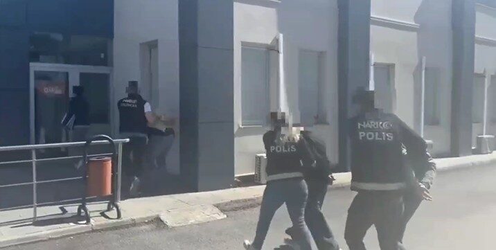 Uyuşturucu tacirlerine geçit yok Erzincan İl Emniyet Müdürlüğü ekiplerince Akyazı Uygulama Noktası’nda doğu illerinden