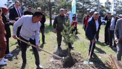 Erzincan’ın Üzümlü ilçesinde Engelliler Haftası kapsamında fidan dikimi etkinliği gerçekleştirildi.