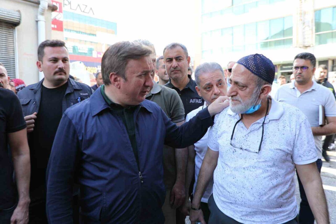 Erzincan Valisi Hamza Aydoğdu, Buğday Meydanı’nda meydana gelen yangın sonrası
