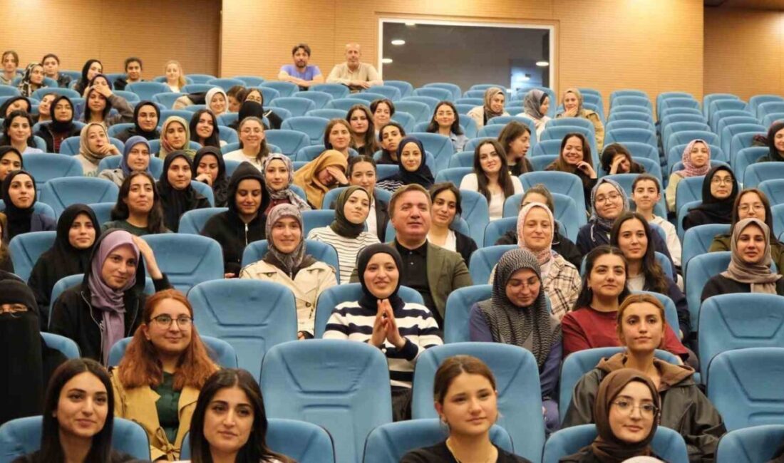 Erzincan Valisi Hamza Aydoğdu, birim amirleriyle birlikte, Kredi Yurtlar Kurumu