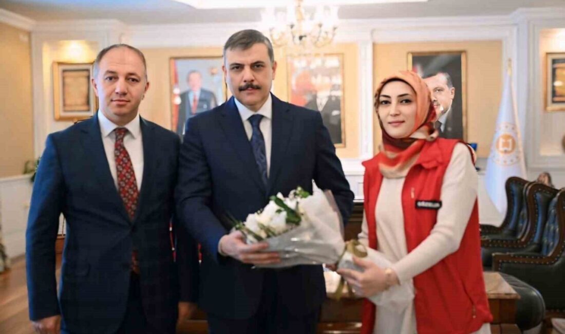 Erzurum Gençlik ve Spor İl Müdürü Levent Çakmur, hizmet müdürleri