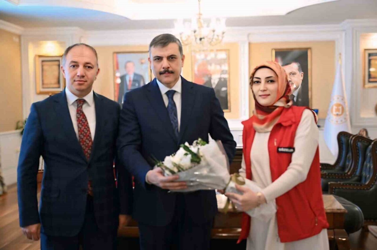 Erzurum Gençlik ve Spor İl Müdürü Levent Çakmur, hizmet müdürleri