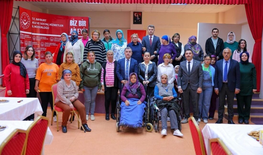 Bayburt Valisi Mustafa Eldivan eşi Meltem Eldivan ile birlikte Engelsiz