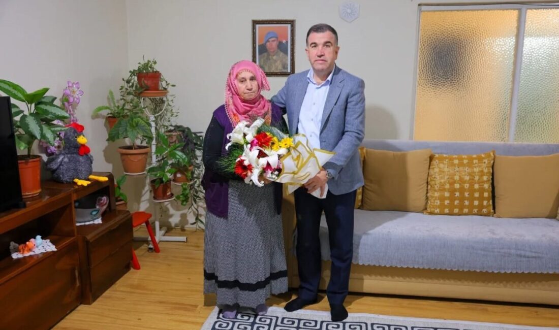 Bayburt Valisi Mustafa Eldivan, Şehit Piyade Er İdris Karakaşoğlu’nun annesi