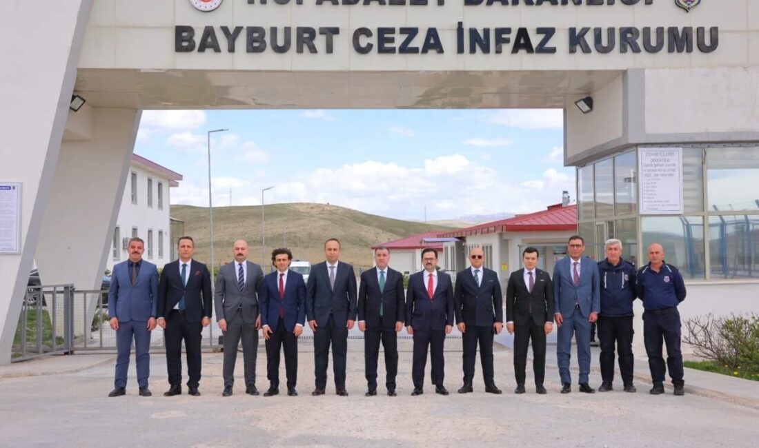 Bayburt Valisi Mustafa Eldivan, ildeki kamu kurumlarına yönelik ziyaretleri kapsamında