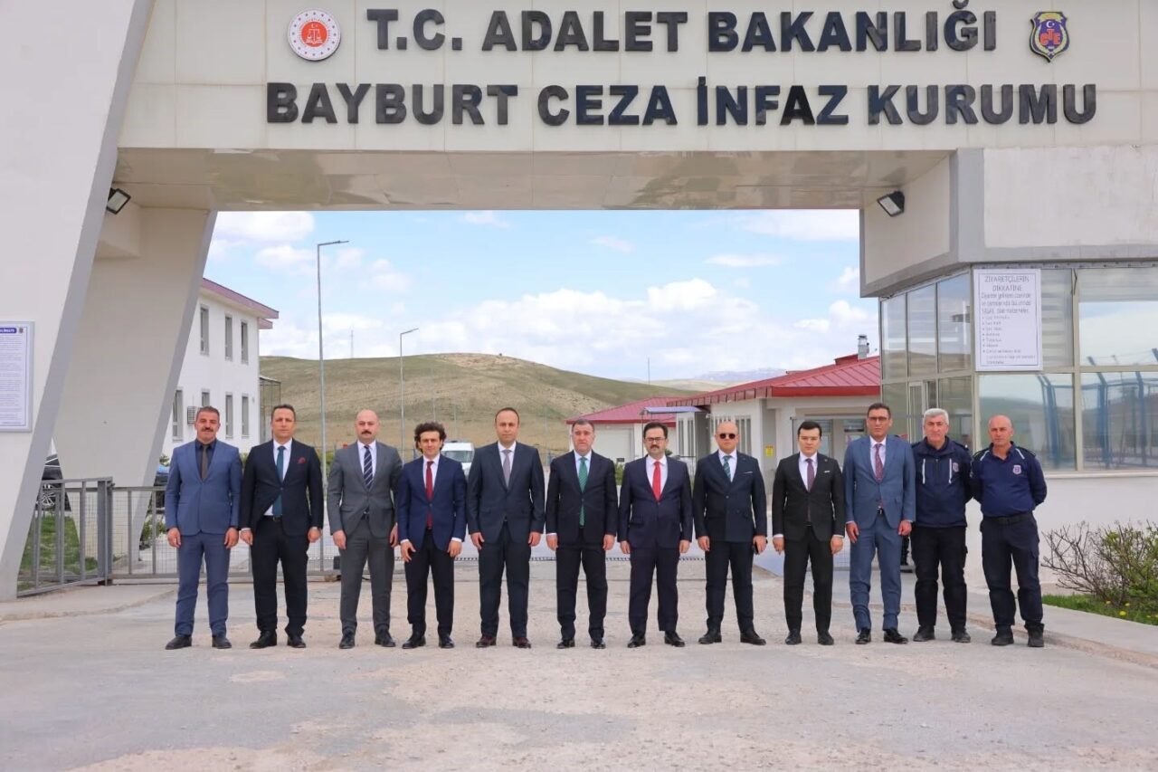 Bayburt Valisi Mustafa Eldivan, ildeki kamu kurumlarına yönelik ziyaretleri kapsamında