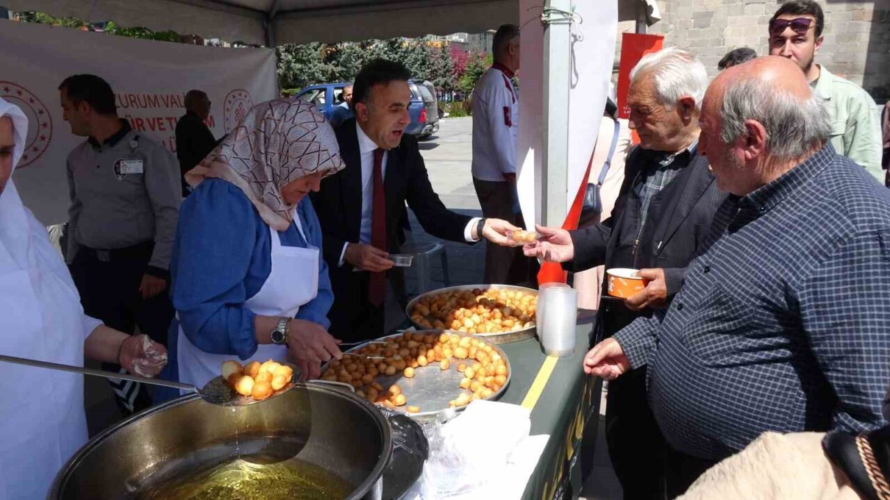 Erzurum’da, Türk Mutfağı Haftası vesilesiyle Yakutiye Kent Meydanı’nda halka coğrafi