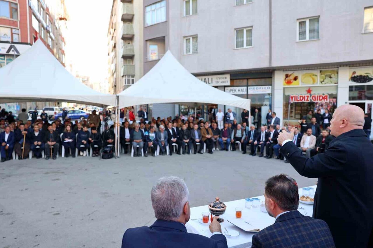 AK Parti Erzurum İl Başkanlığı tarafından düzenlenen “Vatandaş soruyor, Başkan