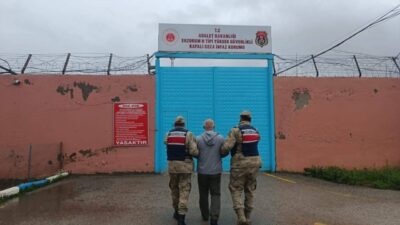 Jandarma Erzurum’da yaptığı çalışma ve operasyonlarda hakkında arama kararı olan