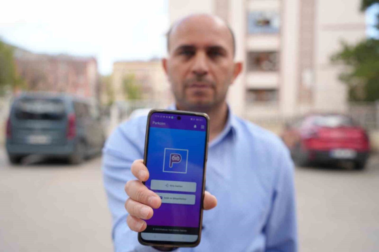 Bayburt’ta görev yapan Bilişim Teknolojileri Öğretmeni İdris Karateke, çöplük yangınında