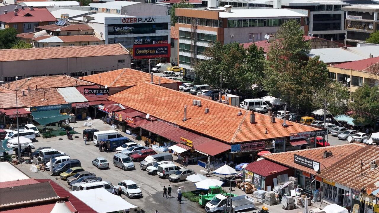 Erzincan Buğday Meydanı’nda meydana gelen yangının söndürülüp ve temizlenmesinin ardından