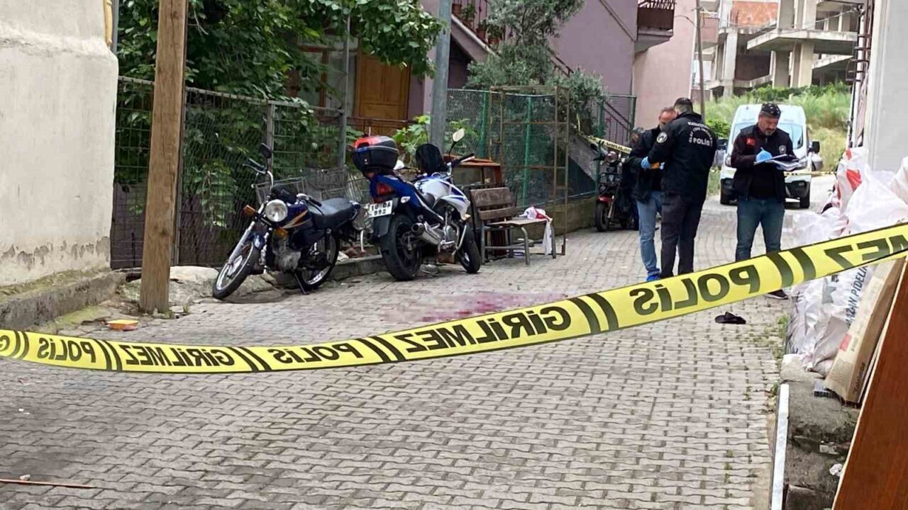 Kocaeli’nin İzmit ilçesinde yer meselesi sebebiyle abi kardeş arasında çıkan