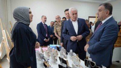 Hayat Boyu Öğrenme Haftası etkinlikleri kapsamında Bayburt’ta el sanatları sergisi