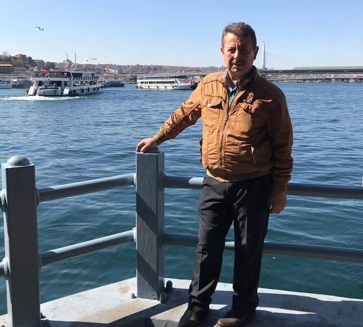 Zonguldak’ın Devrek ilçesinde yol kenarında yürürken otomobilin çarptığı bir kişi