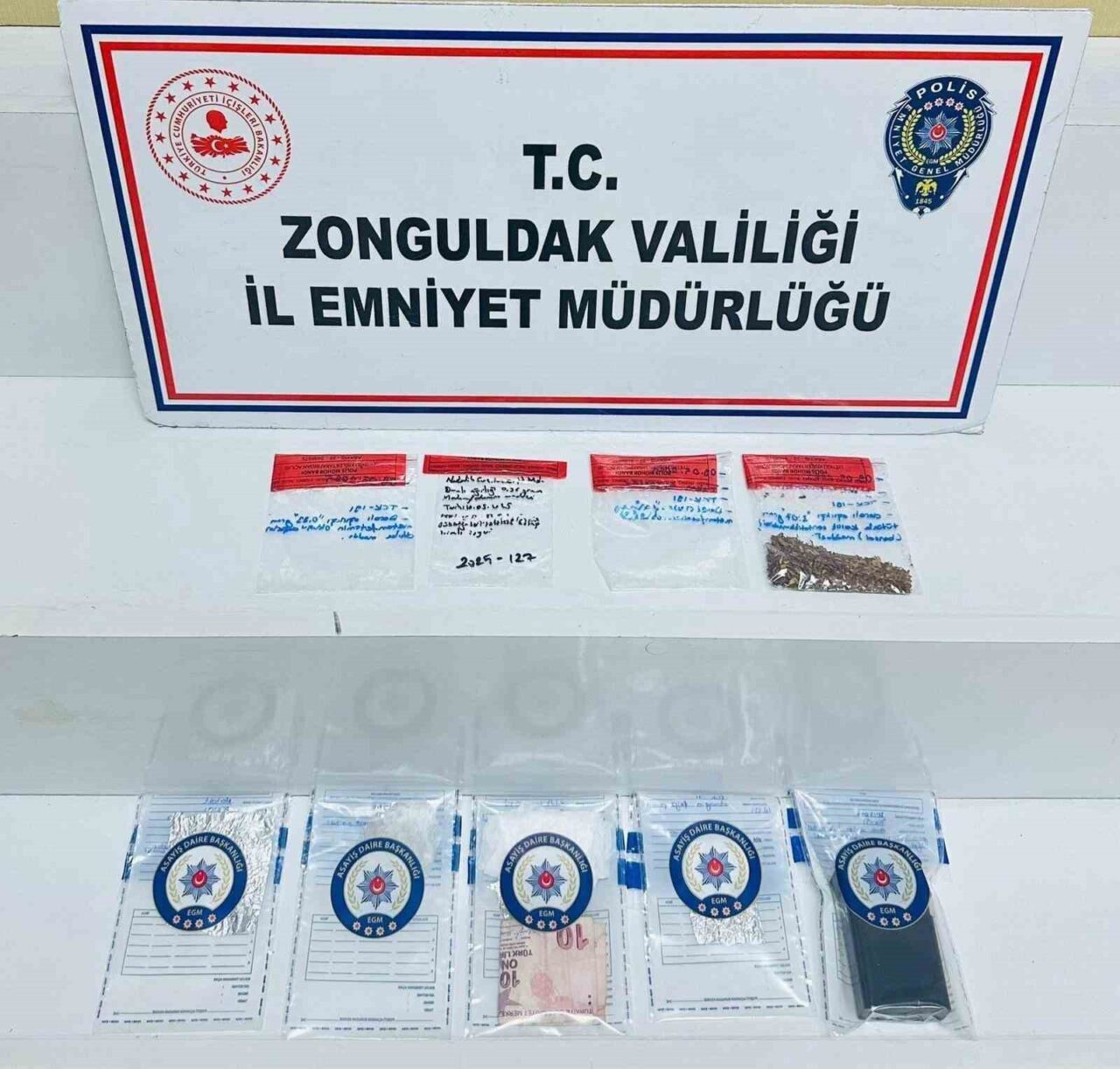 Zonguldak’ta polis ekiplerince düzenlenen uyuşturucu operasyonunda 5 şüpheli tutuklandı. İl