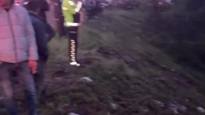 Zonguldak’ın Karadeniz Ereğli ilçesinde sürücüsünün kontrolünden çıkan otomobilin dereye devrildiği
