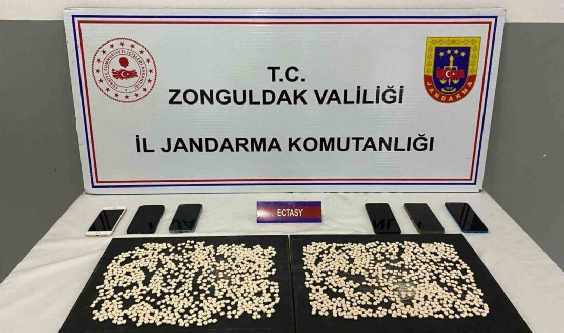 Zonguldak’ın Devrek ilçesinde narkotik operasyonunda bin 540 adet sentetik uyuşturucu