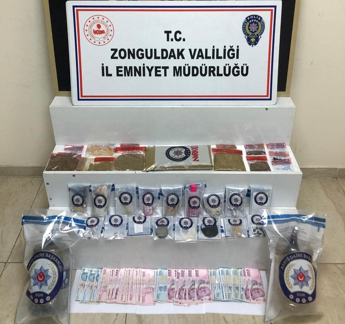 Zonguldak İl Emniyet Müdürlüğü narkotik ekipleri tarafından düzenlenen uyuşturucu operasyonunda