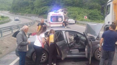 Zonguldak’ta virajda kontrolden çıkan otomobil kaza yaptı. Kazada araçta yolcu