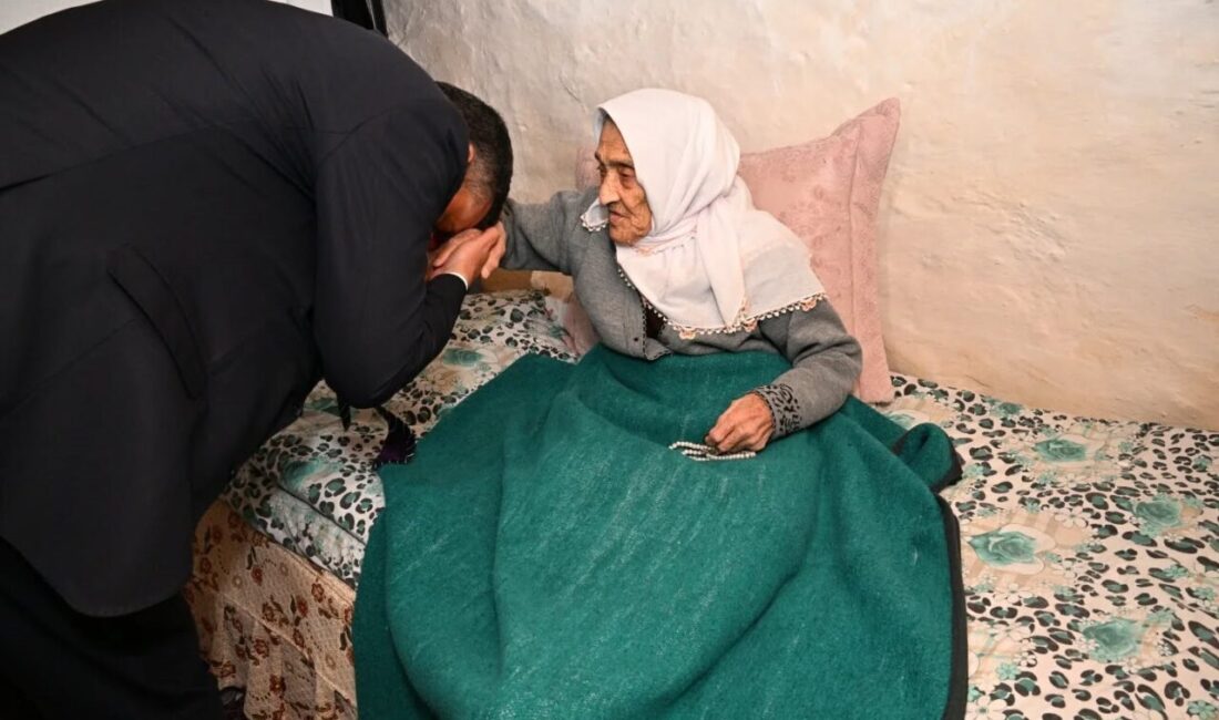Erzurum Valisi Mustafa Çiftçi, Sığırlı Mahallesi’nde ikamet eden 102 yaşındaki