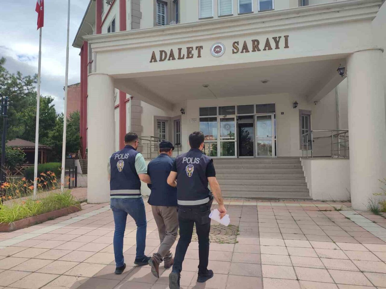 Kastamonu’nun Taşköprü ilçesinde 11 yıl 3 ay hapis cezasıyla aranan