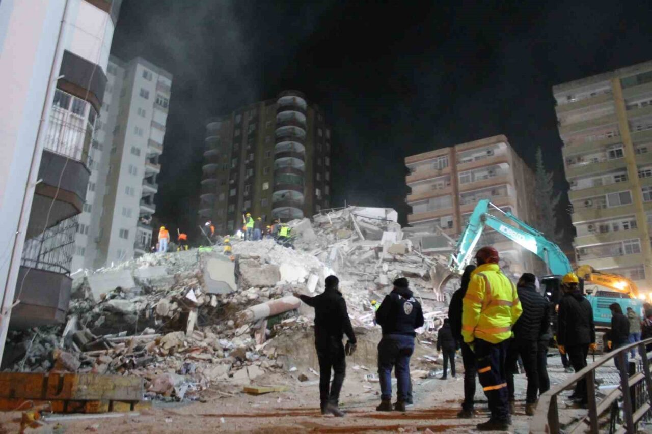 Adana’da depremde yıkılan 42 kişinin yaşamını yitirdiği Adana’daki Ekim Apartmanı