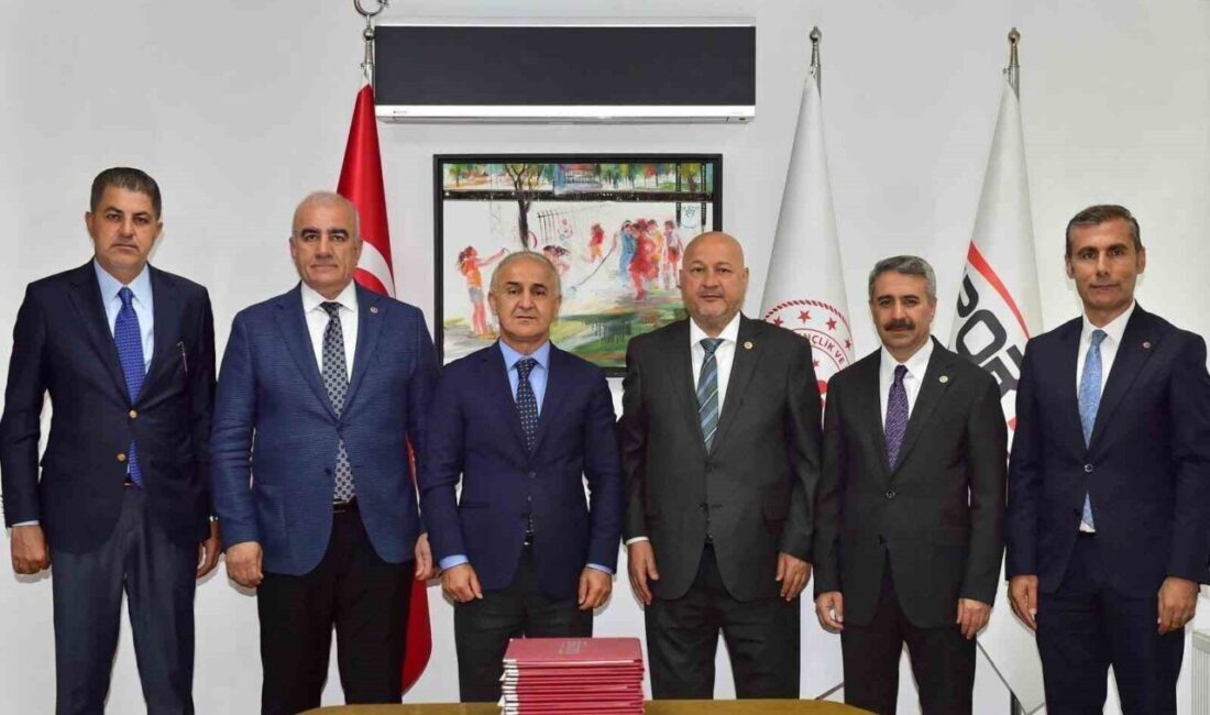 Adıyaman’da 10 bin seyirci kapasiteli yeni şehir stadyumu heyecanı Adıyaman’a 10 bin seyirci kapasiteli yeni şehir stadyumu, Kahta ilçesine