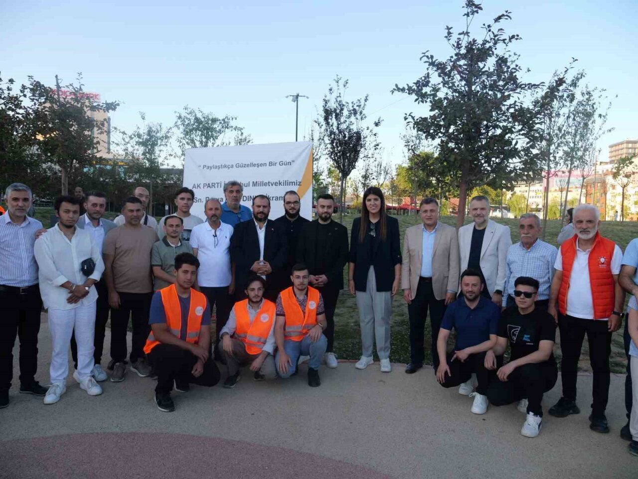 AK Parti İstanbul Milletvekili Derya Ayaydın, Bayrampaşa’da vatandaşlarla sohbet etti.