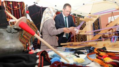 Trabzon’un Akçaabat ilçesinde Halk Eğitim Merkezi tarafından yıl sonu sergisi