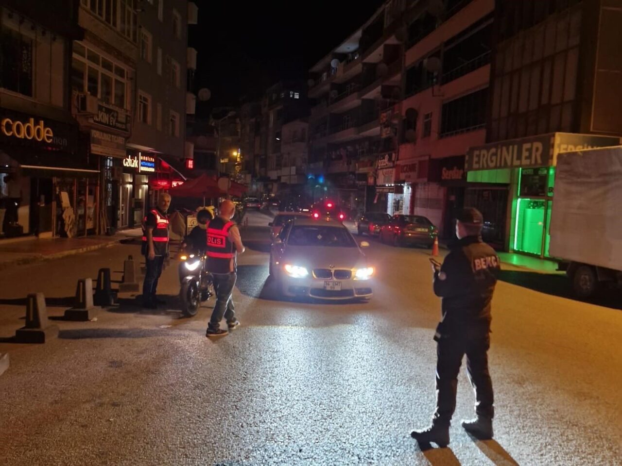 Zonguldak’ın Alaplı ilçesinde, abartı egzoz ve motosiklet denetiminde 17 sürücüye