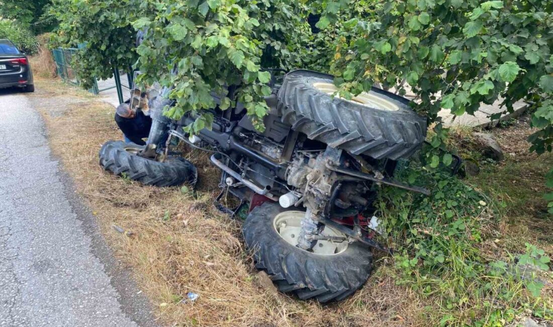Zonguldak’ın Alaplı İlçesinde sürücüsünün kontrolünü kaybettiği traktör devrildi. Sürücü kaza