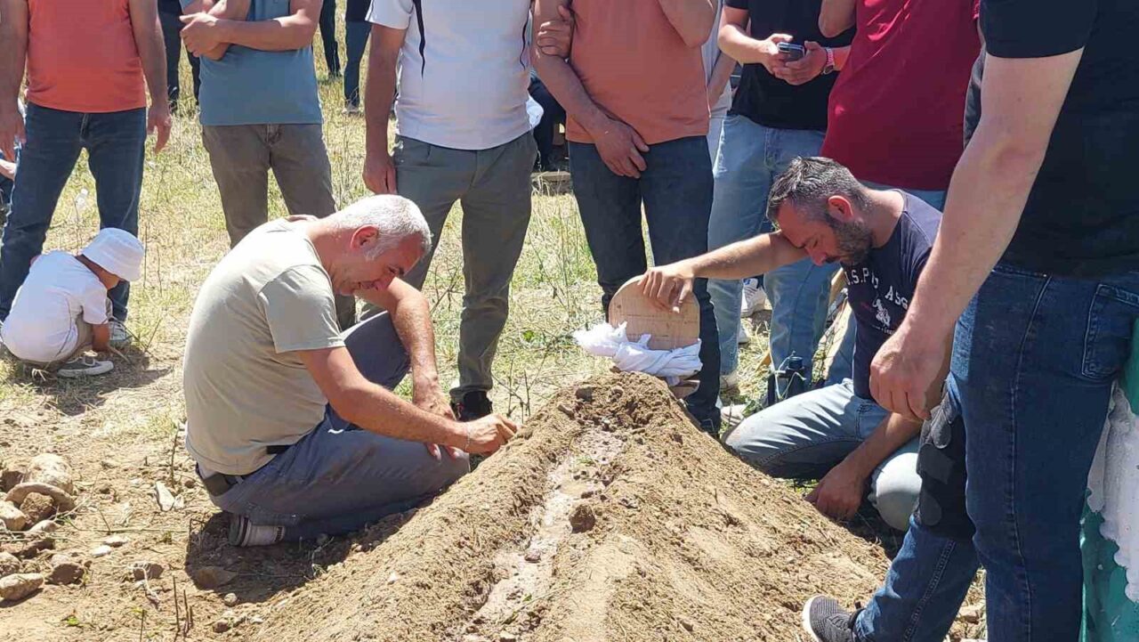 Sakarya’nın Akyazı ilçesinde alkollü sürücü kontrolündeki otomobil ile kafa kafaya
