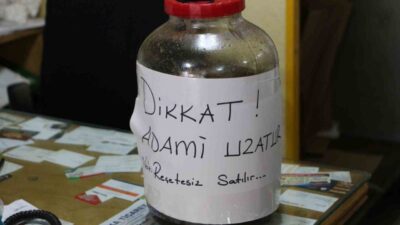 Rize’de deli balın kontrolsüz tüketimine dikkat çekmek isteyen esnafın bal