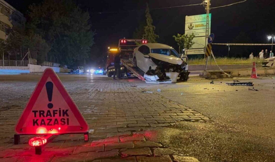 Amasya’nın Taşova ilçesinde iki otomobilin çarpıştığı trafik kazasında 1 kişi