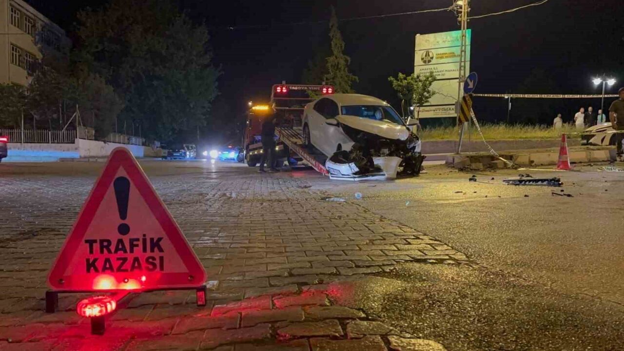 Amasya’nın Taşova ilçesinde iki otomobilin çarpıştığı trafik kazasında 1 kişi