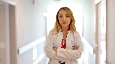 Anoreksiya nervozanın özellikle ergenlik çağındaki gençlerde, sosyal medya ve akran