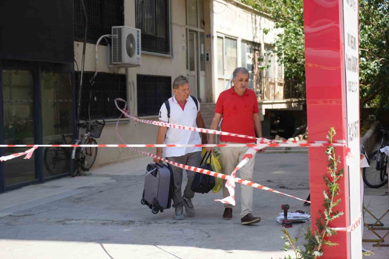 Antalya’nın Muratpaşa ilçesinde 7 katlı bir apartmanda kolon çatlağı tespit