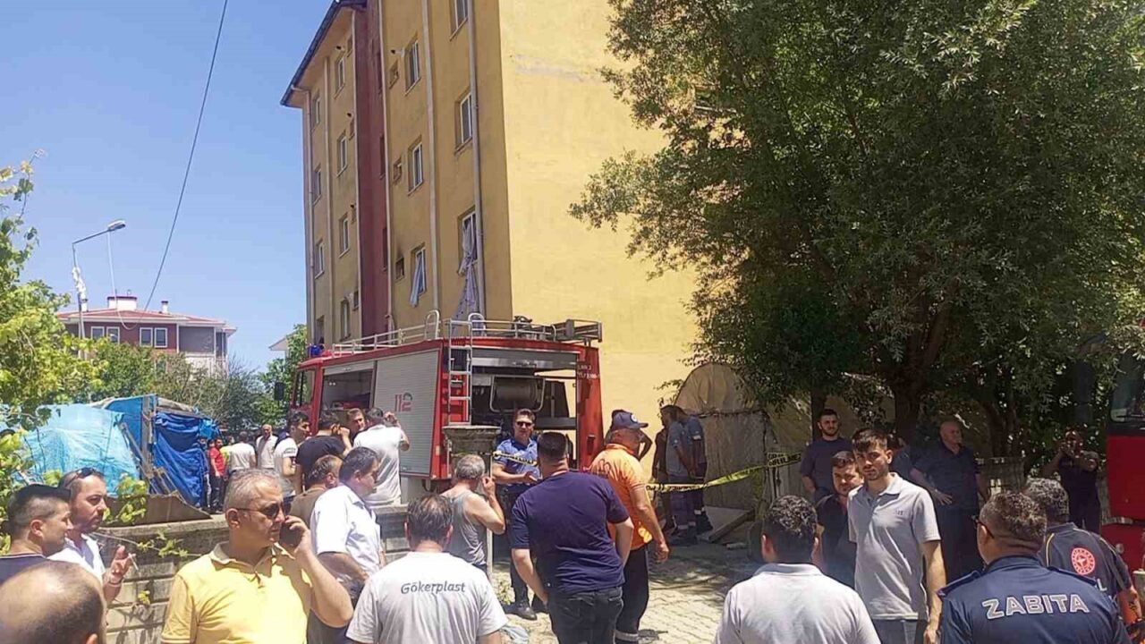Zonguldak’ın Çaycuma ilçesinde 6 katlı bir apartmanda meydana gelen patlamada;