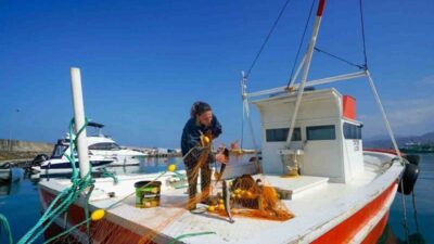 Trabzon’da denizlerde ticari amaçlı su ürünleri avcılığı yapan bin 23