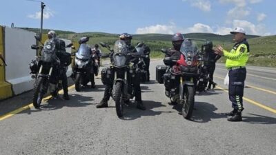 Ardahan’da jandarma ekipleri, motosiklet sürücülerine yönelik denetim yaptı. İl Jandarma
