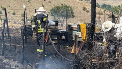 Erzurum’da meydana gelen yangında arı kovanları yandı. Erzurum’un Oltu ilçesi