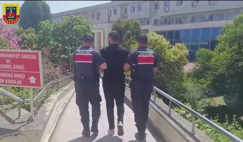 Sakarya’nın Arifiye ilçesinde alkol aldıktan sonra tartıştığı arkadaşını silahla vurarak