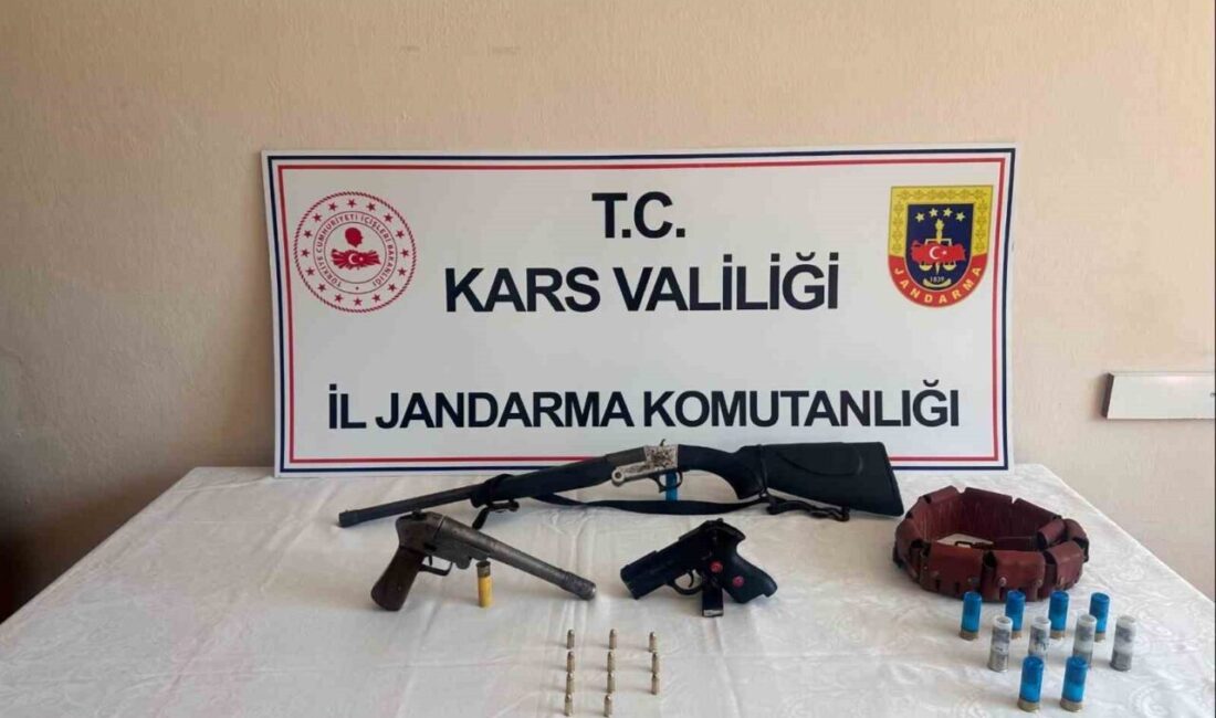 Arpaçay’da silah ve mühimmat ele geçirildi Arpaçay’da jandarma ekiplerince düzenlenen operasyonda silah ve mühimmat ele geçirildi.