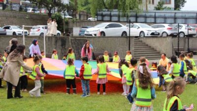 Avrasya Üniversitesi düzenlediği karnaval ile binden fazla çocuğu bir araya
