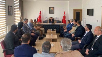 Bayburt’un Aydıntepe ilçesinde kamu kurumlarında çalışan müdürlerin, personellerin bayramı kutlandı.