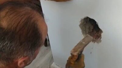 Sivas’ta bir apartmanın bacasında mahsur kalan kedi, itfaiye ekiplerinin çabası