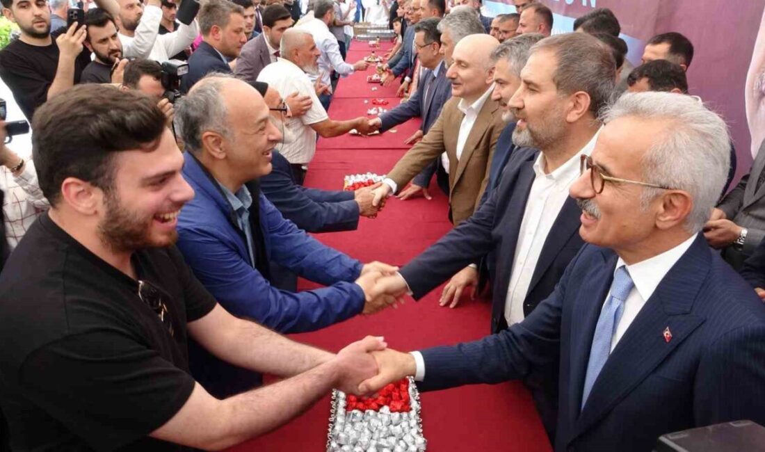 Ulaştırma ve Altyapı Bakanı Abdulkadir Uraloğlu, AK Parti Trabzon İl