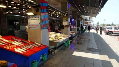Kurban Bayramı’nın gelmesiyle birlikte balık satışlarında durgunluk yaşanıyor. Kurban Bayramı’nda