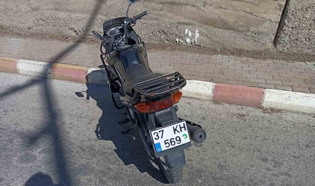 Kastamonu’nun Tosya ilçesinde bariyere çarpan motosikletin sürücüsü ağır yaralandı. Kaza,