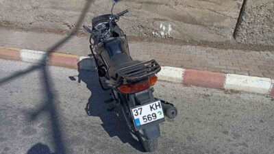 Kastamonu’nun Tosya ilçesinde bariyere çarpan motosikletin sürücüsü ağır yaralandı. Kaza,